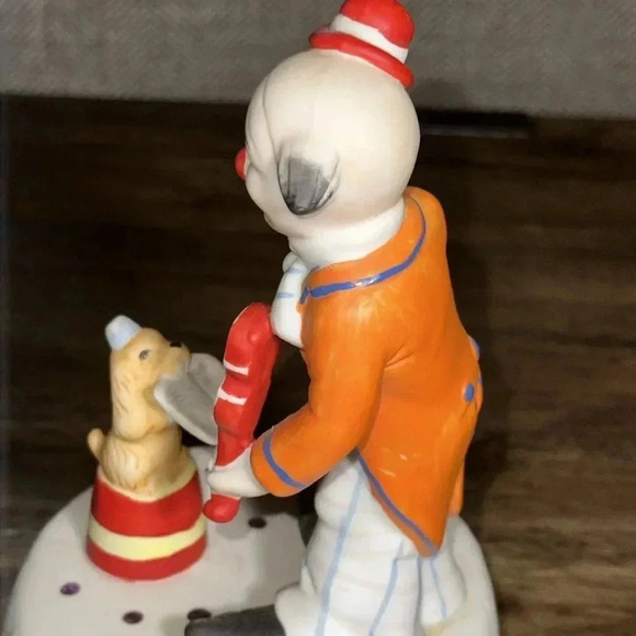 vintage porcelain clown playing violin music box with dog SEND IN THE CLOWNS - Picture 7 of 16